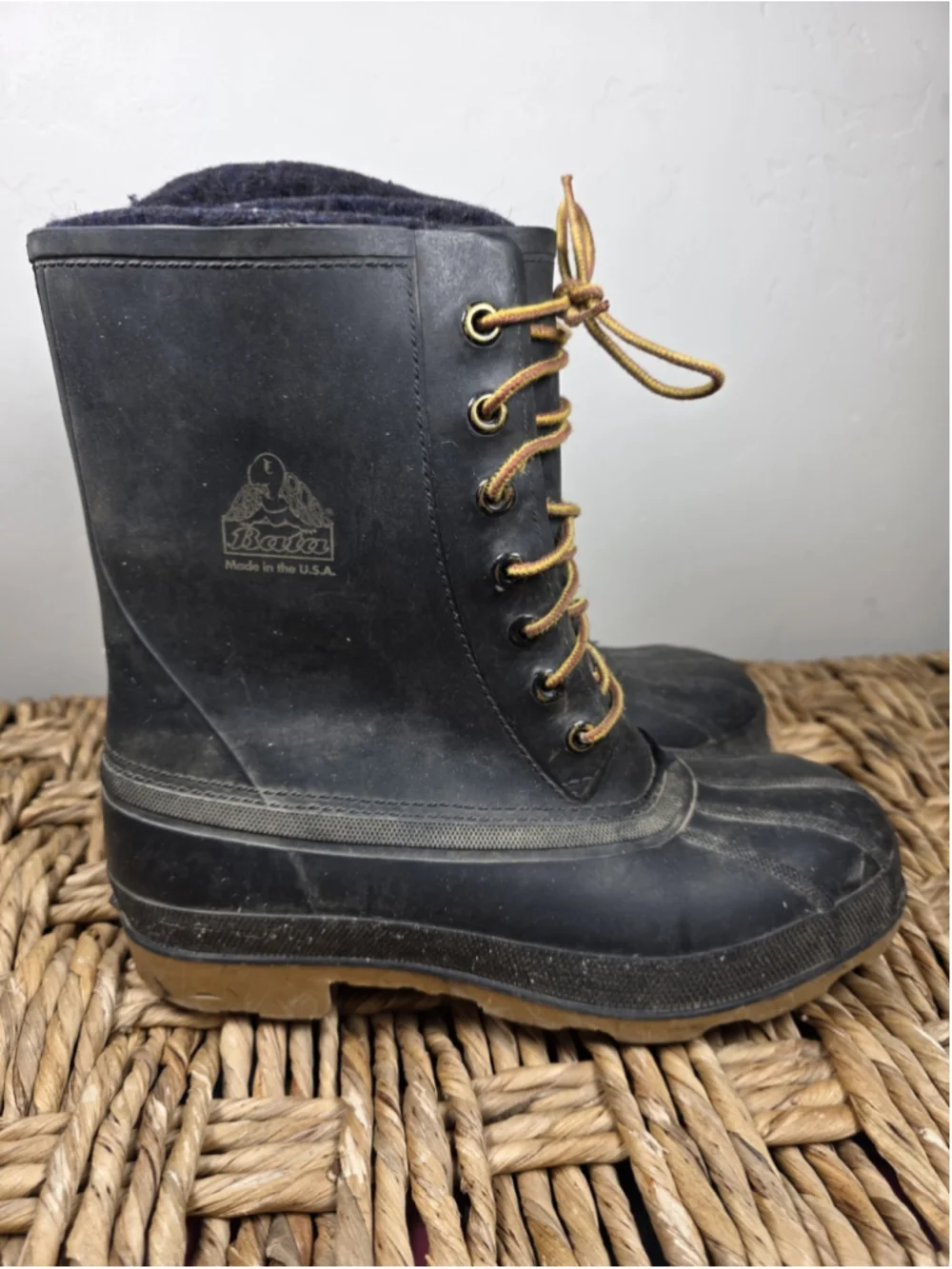 Vintage Bata Made in USA Lace-Up Insulated Rubber Winter Boots Sz 7